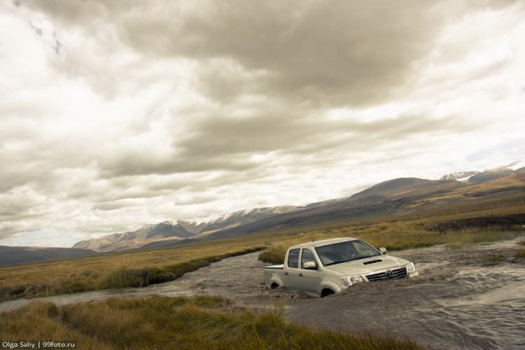 Заплыв Hilux пикапа