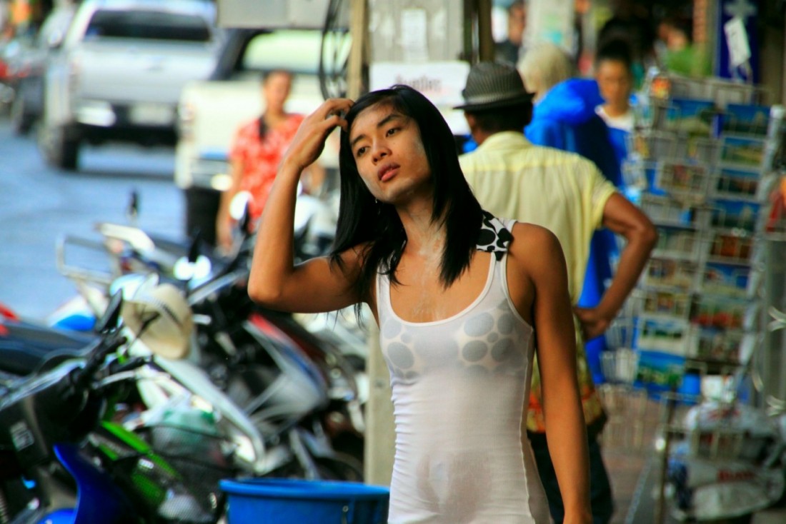 Девушка во время Сонгкрана в Паттайе
