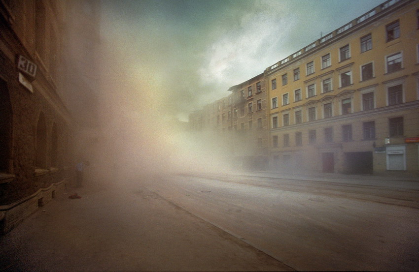 Б г пыль. Пыльная буря в городе. Петербург Песчаная буря. Пыль в городе. Пыль на улице.