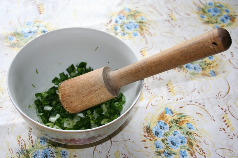 Зеленый лук салат