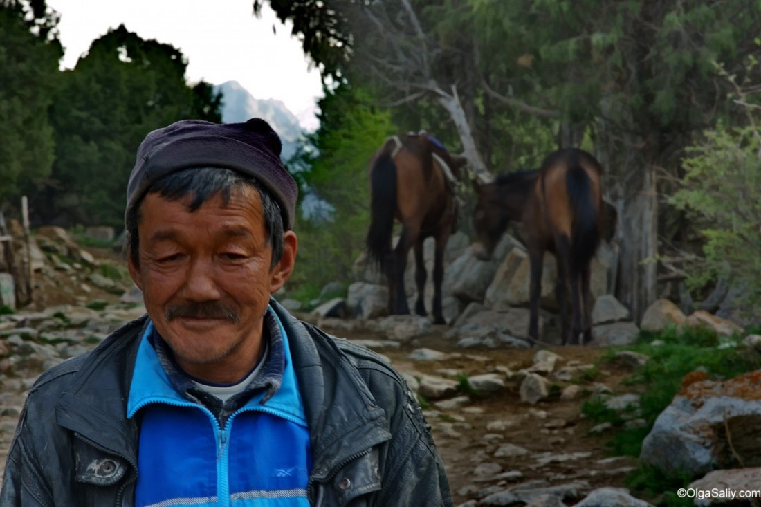Самозанятый киргиз. Эаламан Киргиз. Киргизы фото. Чабан Киргиз.