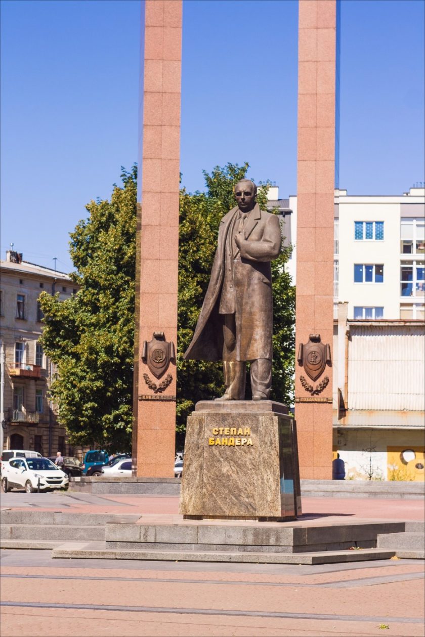 памятник Степану Бандере