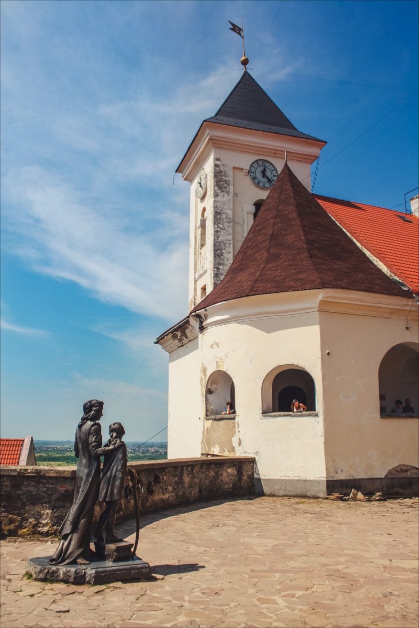 Памятник И. Зриньи с сыном Ф. Ракоци